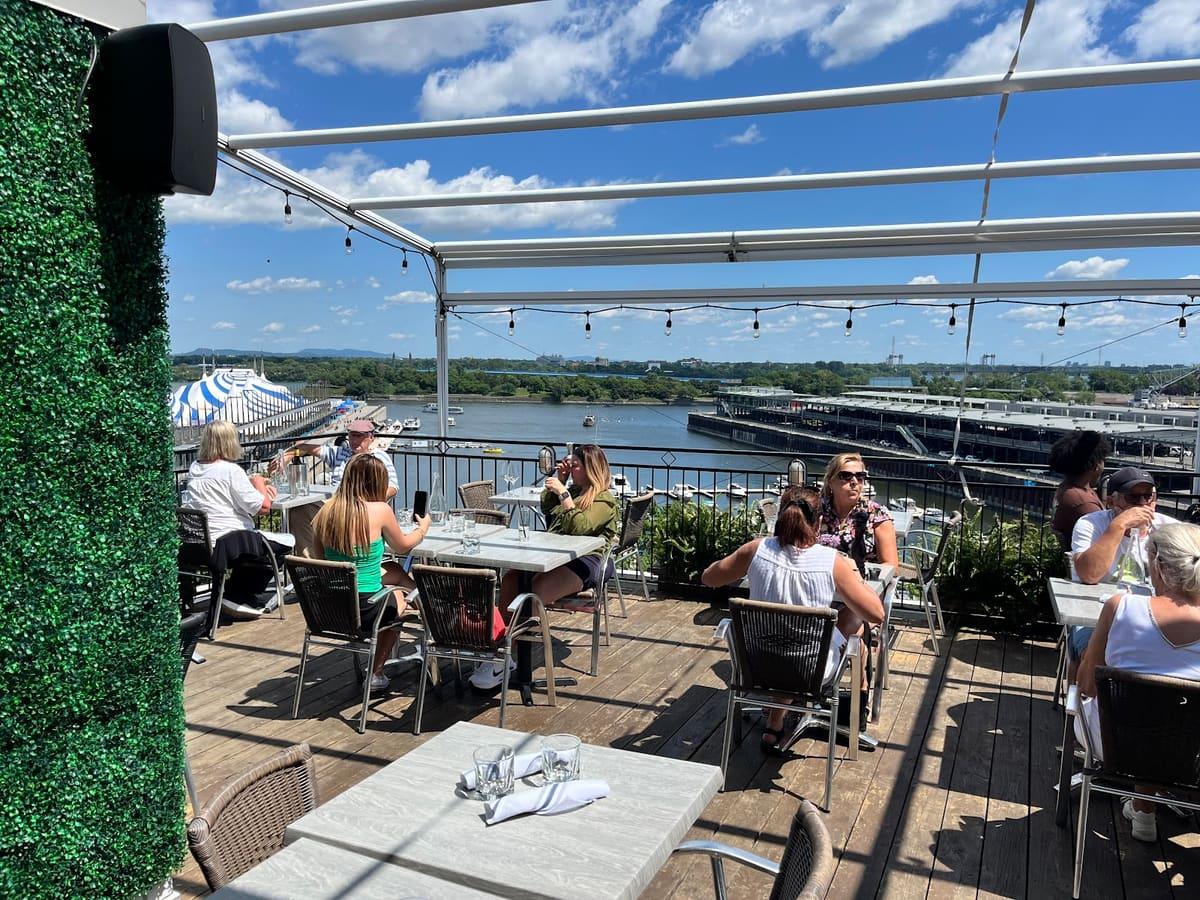 Terrasse sur l'Auberge